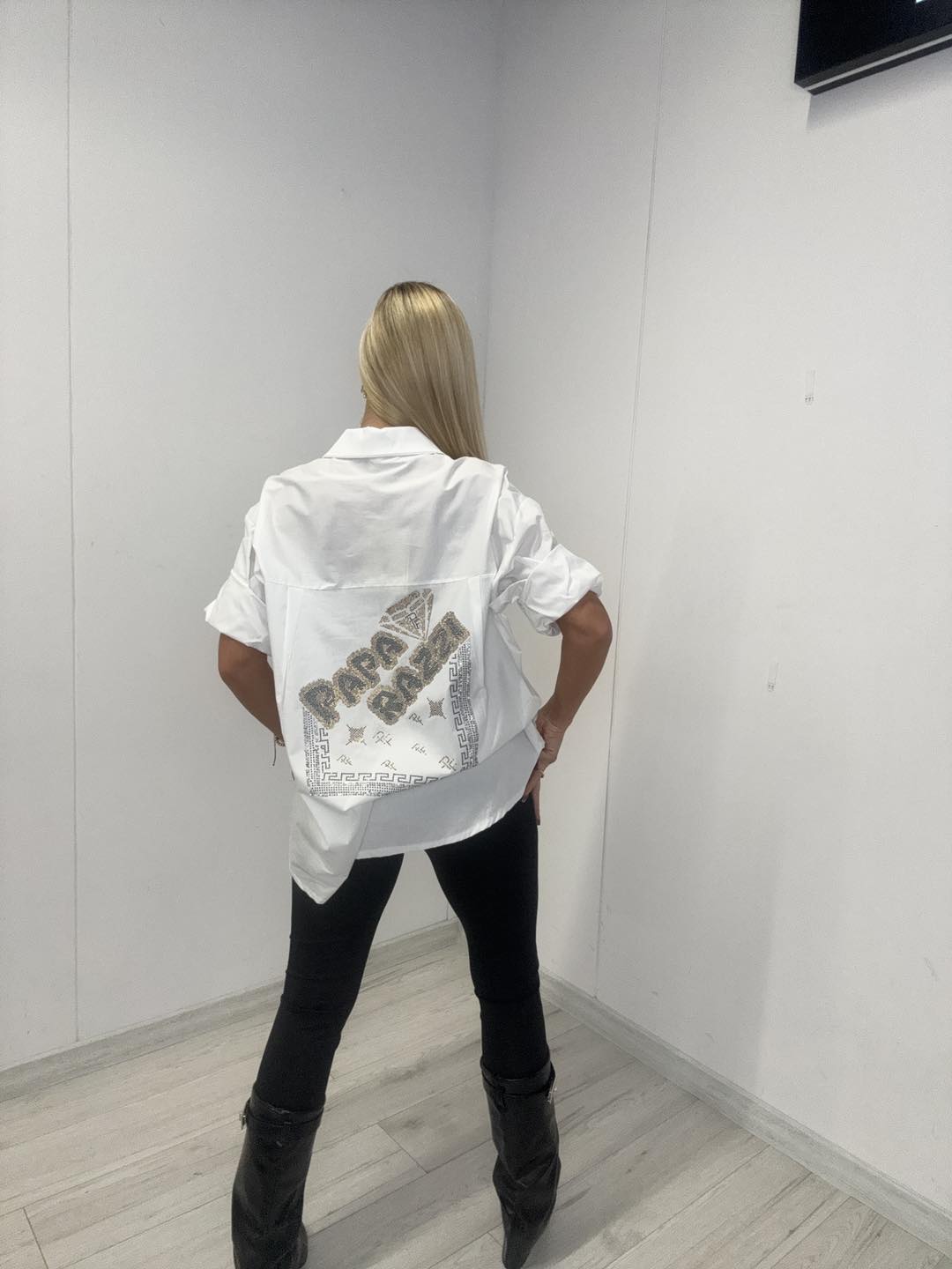 Koszula oversize PAPARAZZI GLAM SHIRT – biała - obrazek 3