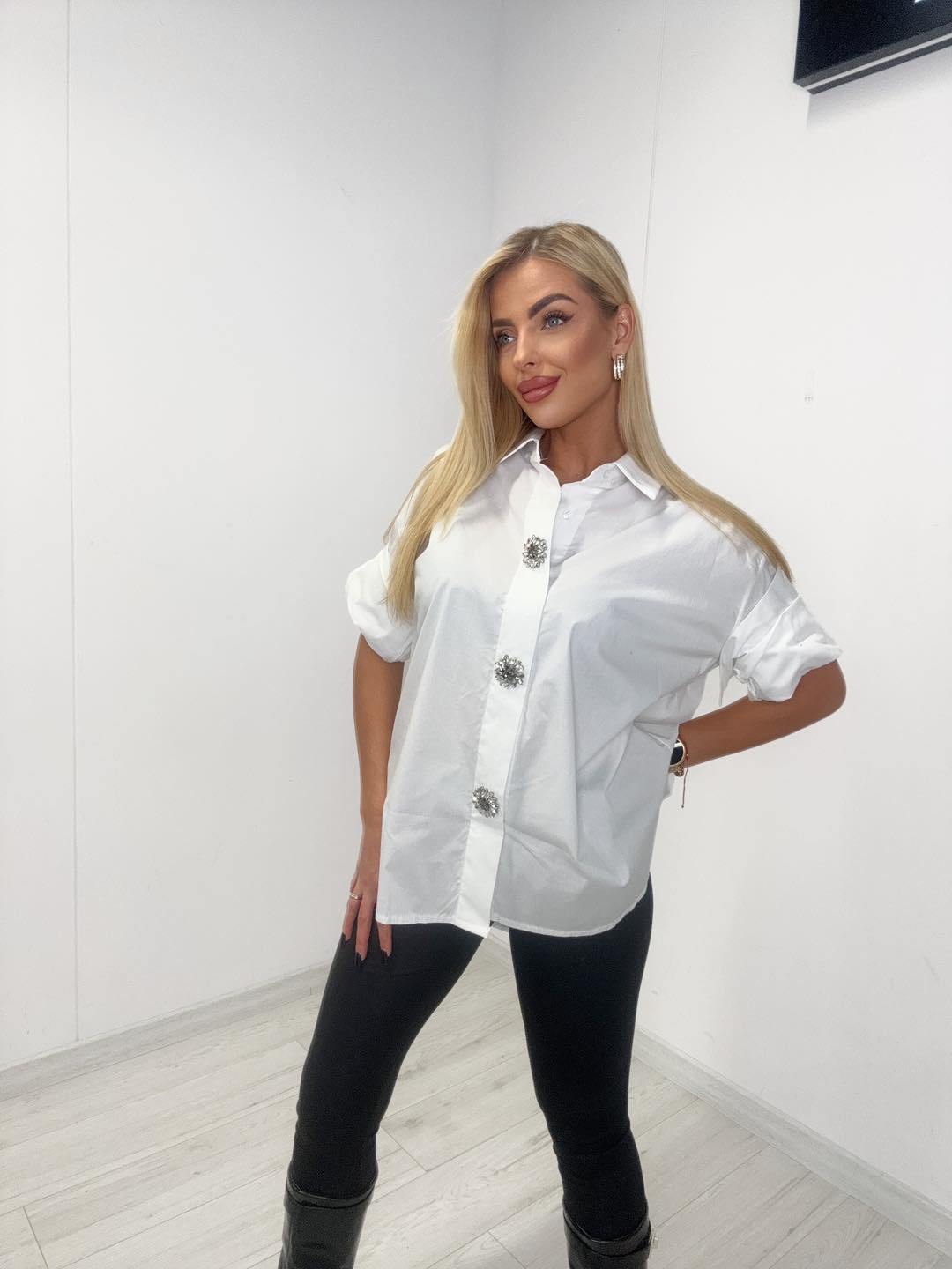 Koszula oversize PAPARAZZI GLAM SHIRT – biała - obrazek 4
